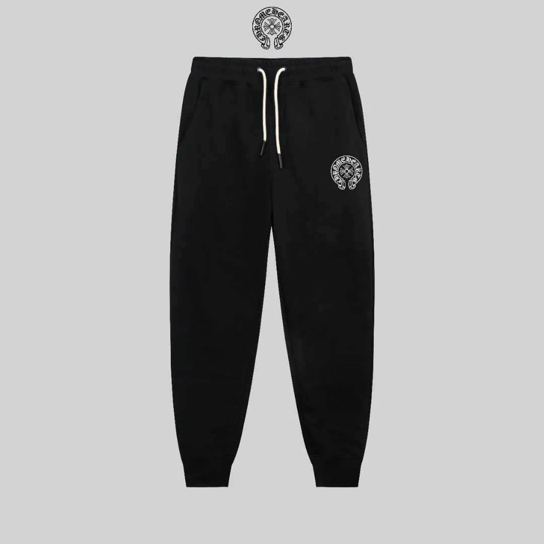 P270 top version, different currencies) ✨ chromehearts/Chrome Hearts SS Autumn and Winter Show Model Slim-fitting lines simple printed letter Logo sweatpants 360g weight compatible with all body types Black and white drawstring design on the waist elastic band Customized drawstring pockets with slant pocket design on both sides There is also a small pocket on the back Color: black gray Size S-XL